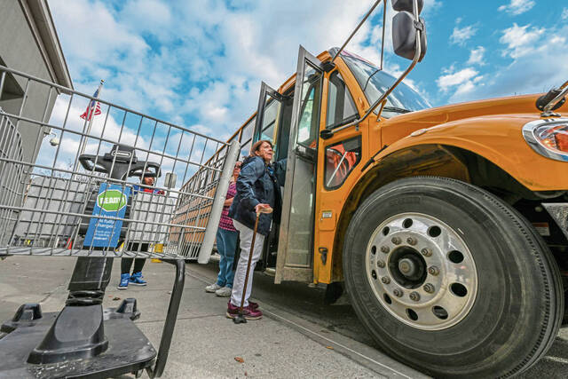 5873500_web1_vnd-akgrocerybus2-021623