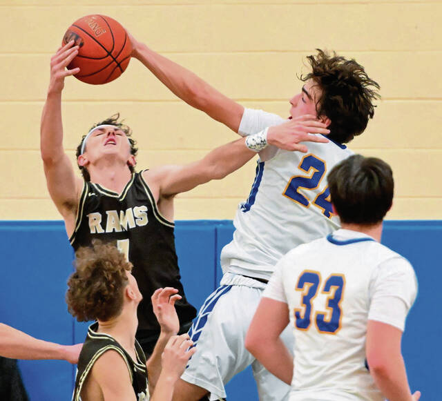 Without top scorer, Hampton boys to lean on defense, depth in playoffs