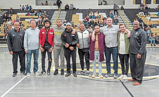 Gateway basketball alumni gather to celebrate WPIAL championship victories