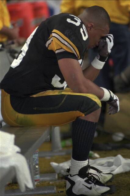 5892985_web1_ptr-steelersbowls018