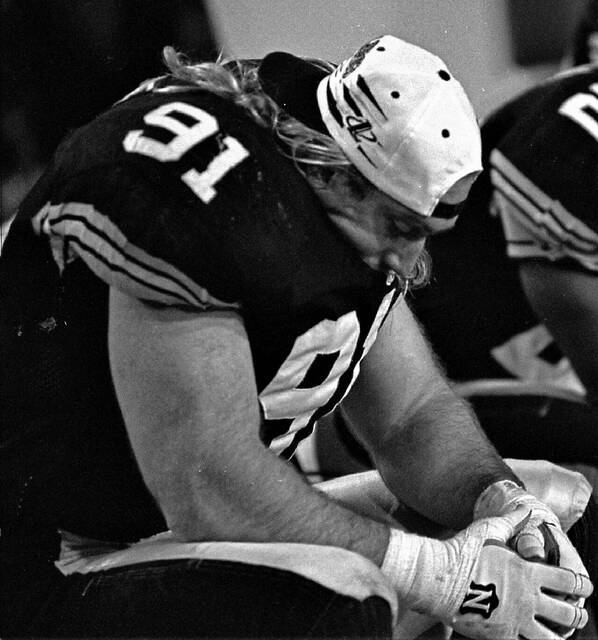 5892985_web1_ptr-steelersbowls019