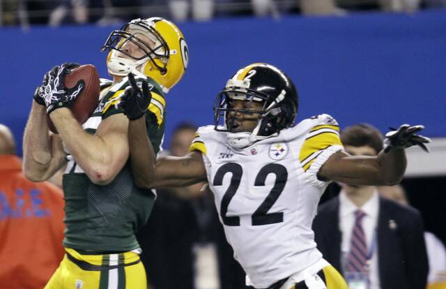5892985_web1_ptr-steelersbowls030