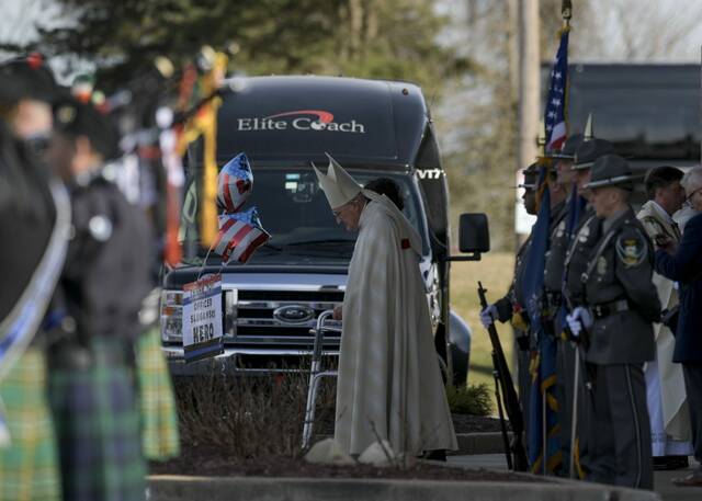 5906560_web1_PTR-SluganskFuneral09-021523