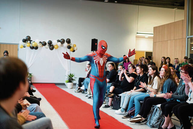 5916719_web1_gtr-WCCCfashion2-021723