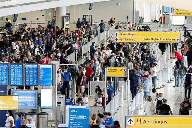 5920497_web1_AP22181000340815