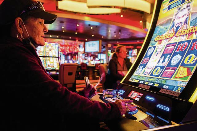 5927172_web1_gtr-CasinoSmoking2-122121