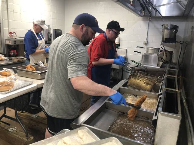 5935347_web1_PAL-HolidayParkFishFry-030223