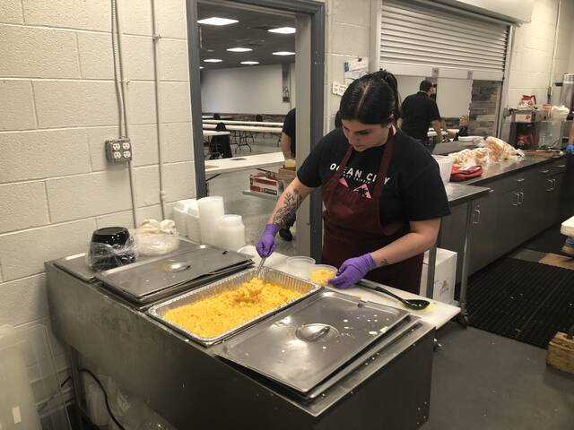 5935347_web1_PAL-HolidayParkFishFry2-030223