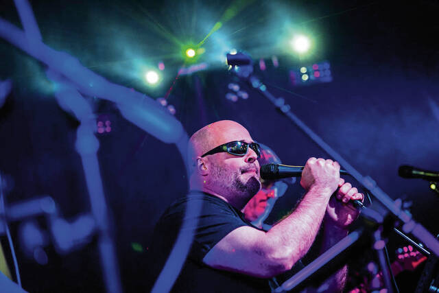 5946873_web1_vnd-backblueconcert3-022623