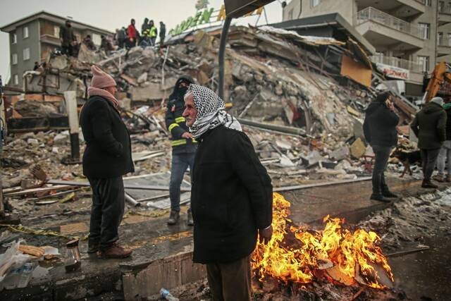 5950165_web1_AP23058401090870