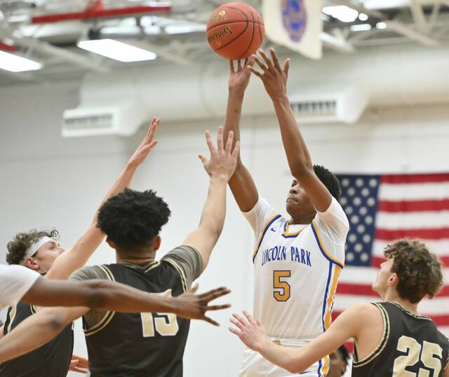 ‘Power 5 guys’ help Lincoln Park boys race past Highlands and into Class 4A title game