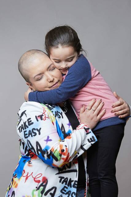 5910562_web1_SH-Sabika-MomDaughter