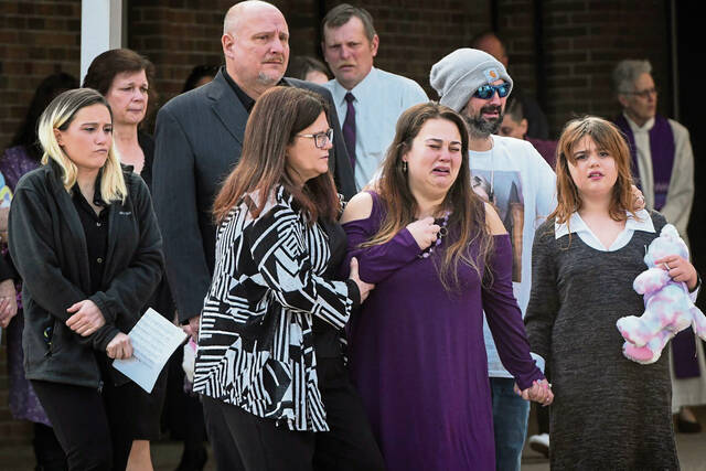 5954308_web1_gtr-AriaFuneral003-030223