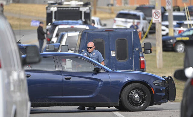 5957855_web1_AP23060610759694