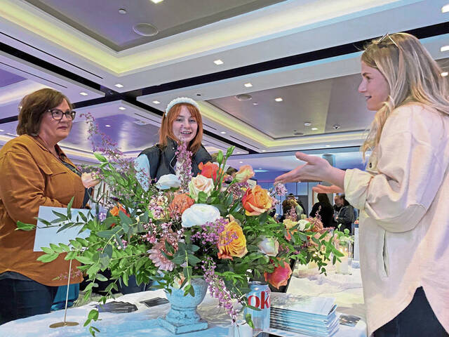 5968172_web1_gtr-WeddingExpo1-030523