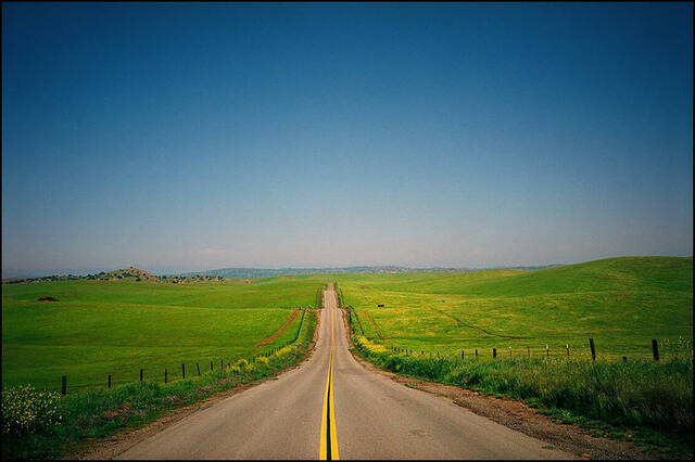 5989976_web1_US-NEWS-STATES-RURALROADS-FR