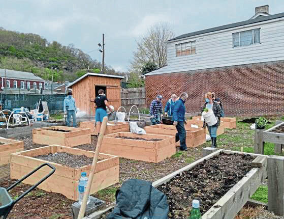 6001090_web1_her-sharpsgarden-042921