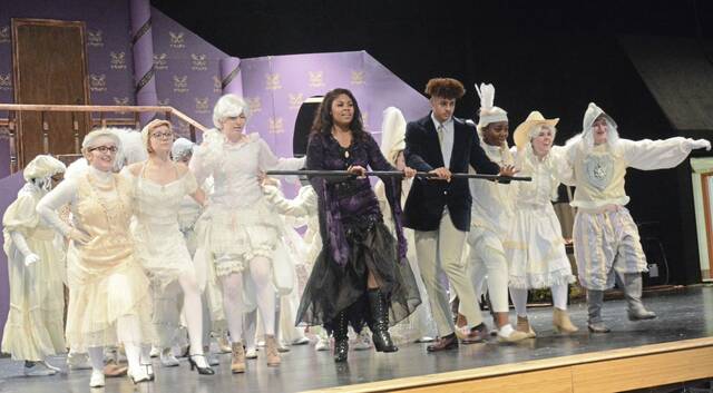 6020546_web1_Php-PHHSmusical3-041819