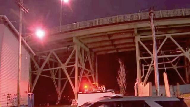 6030828_web1_ptr-ViaductFire-032323