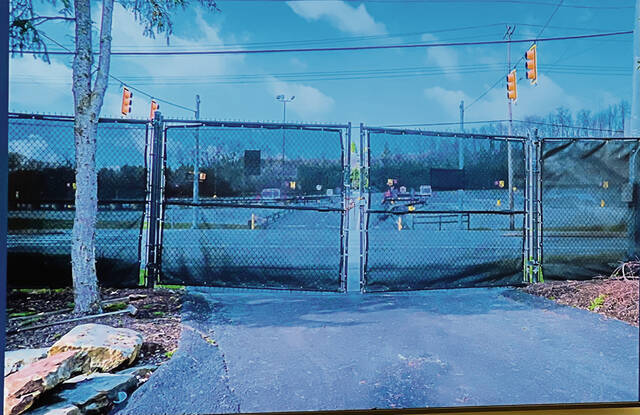 6036187_web1_kennywood-fence