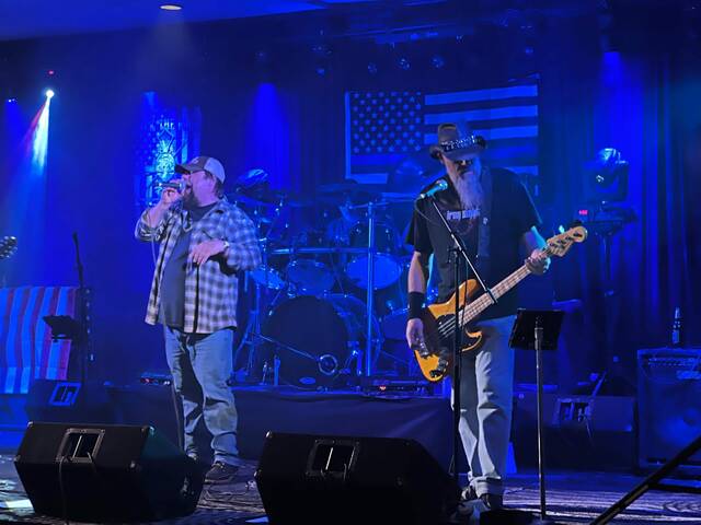 6041707_web1_Five-Alarm-Flood-sings-Garth-Brooks