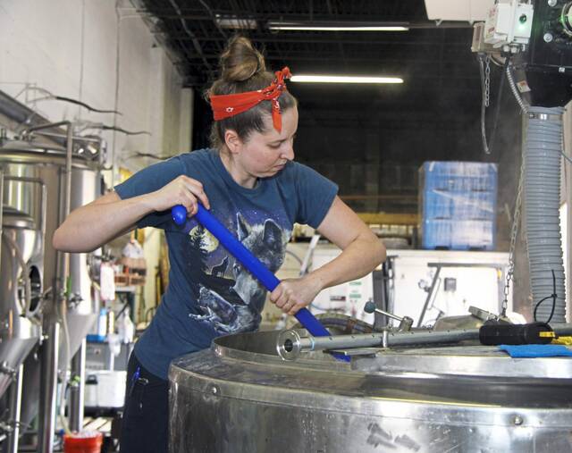 6042819_web1_ptr-femalebrewers-caiti-2
