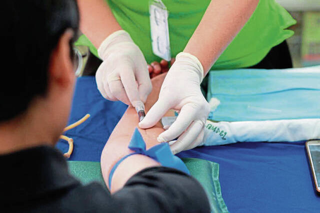 6047740_web1_WEB-blood-drive