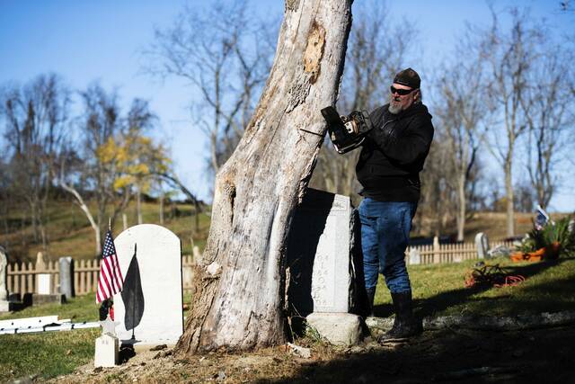 6053611_web1_gtr-NHCivilWarCemetery6-110722