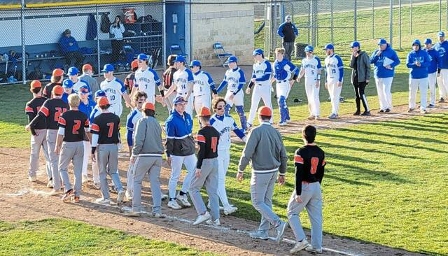 Clutch defense helps Hempfield hold off Latrobe