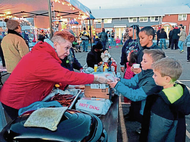 6046955_web1_vnd-smallxmas-122018--2-