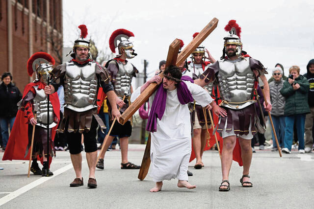 6052820_web1_gtr-lo-WayOfCross003-040823
