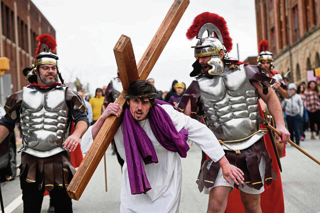 6052820_web1_gtr-lo-WayOfCross004-040823