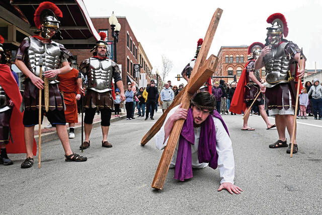 6052820_web1_gtr-lo-WayOfCross012-040823