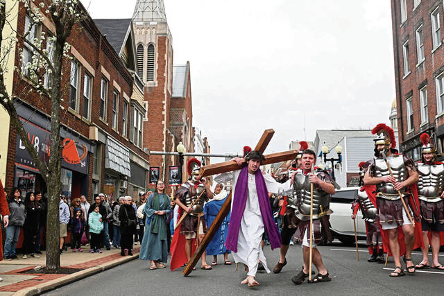 6052820_web1_gtr-lo-WayOfCross014-040823