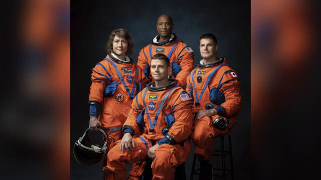 6064410_web1_AP-moon-astrounauts 6064410_web1_AP-moon-astrounauts