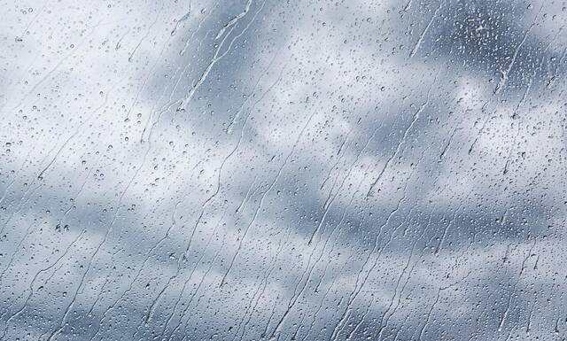 6066718_web1_web-rainfallwindow