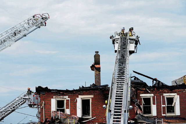 6072011_web1_GTR-mtPleasantfire02-040623