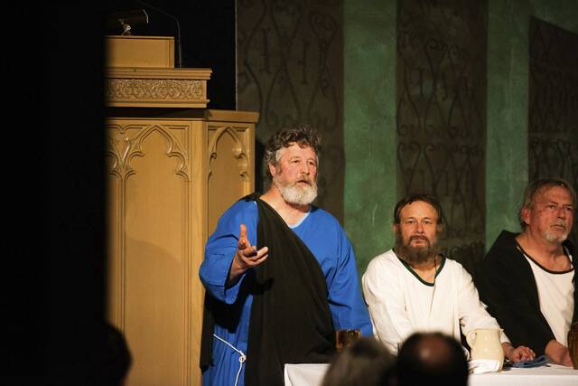 6076658_web1_gtr-lo-LivingLastSupper5-040723