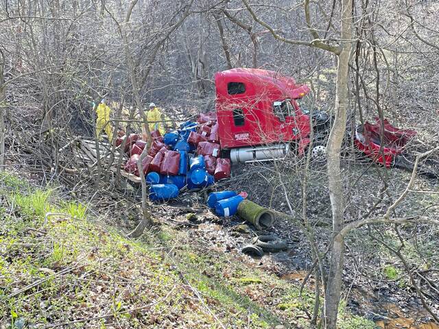 6085548_web1_ptr-truckcrashchemspill7-041123