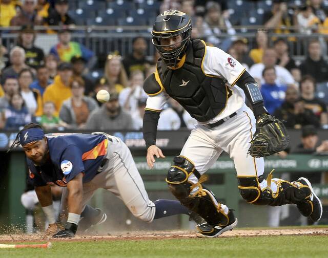 6086733_web1_ptr-BucsAstros03-041123