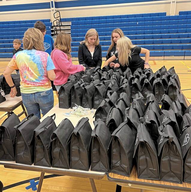 6090220_web1_gtr-HempfieldVolunt-041223--3-