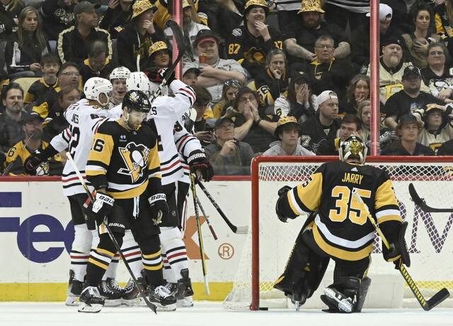 6090336_web1_ptr-PensBlackhawks14-041223jpg