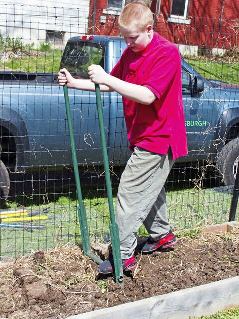 6091880_web1_pal-veronacommunitygarden-042023-8