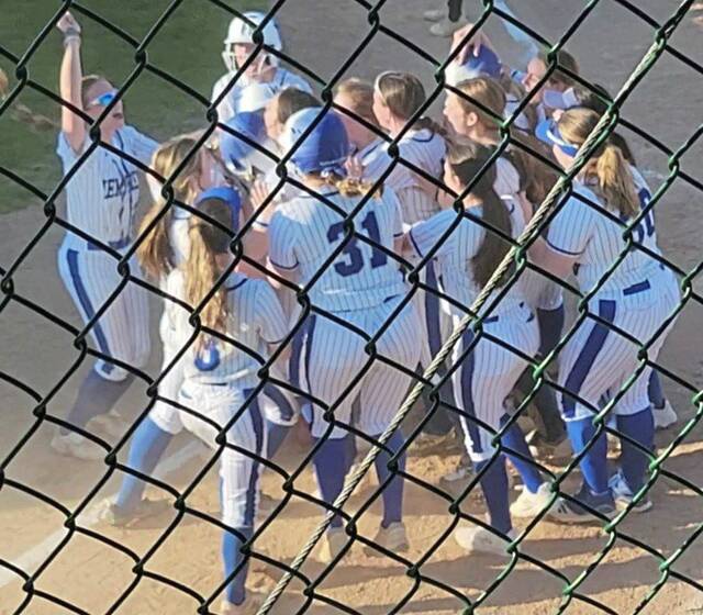 Hempfield rallies for walk-off win over No. 1 Seneca Valley