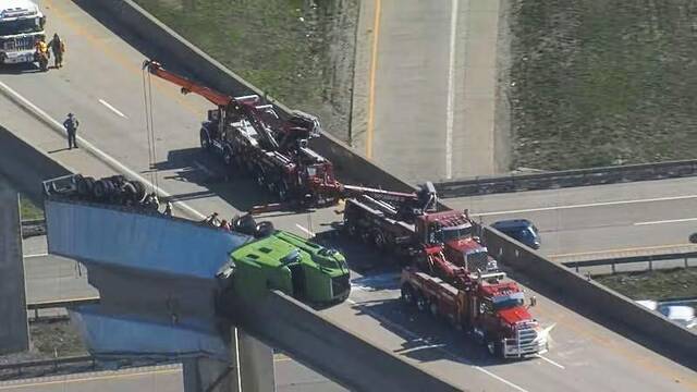 6095174_web1_gtr-I79TruckCrash-041323