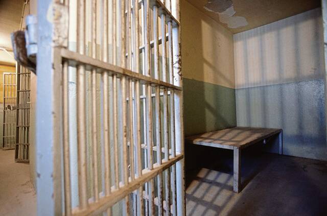 6100667_web1_web-jail5