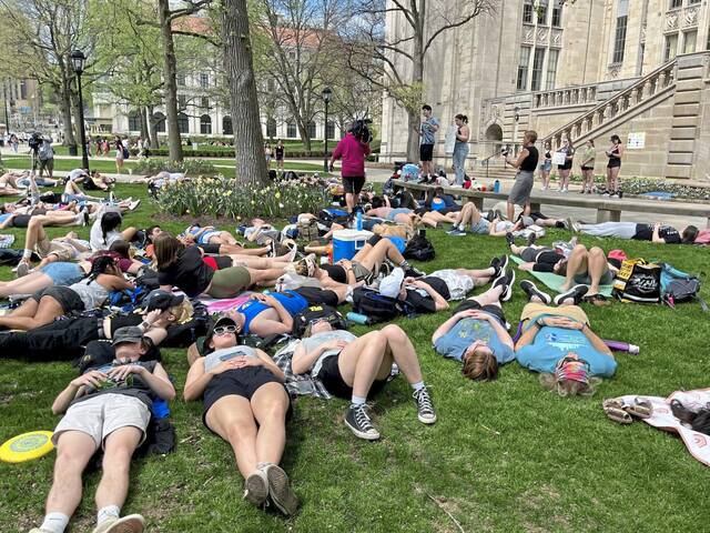 6103848_web1_diein1