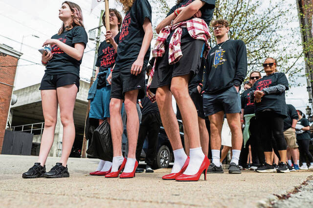 6105473_web1_gtr-WalkInMyShoes11-041623