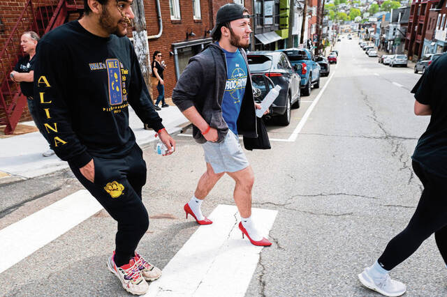 6105473_web1_gtr-WalkInMyShoes12-041623