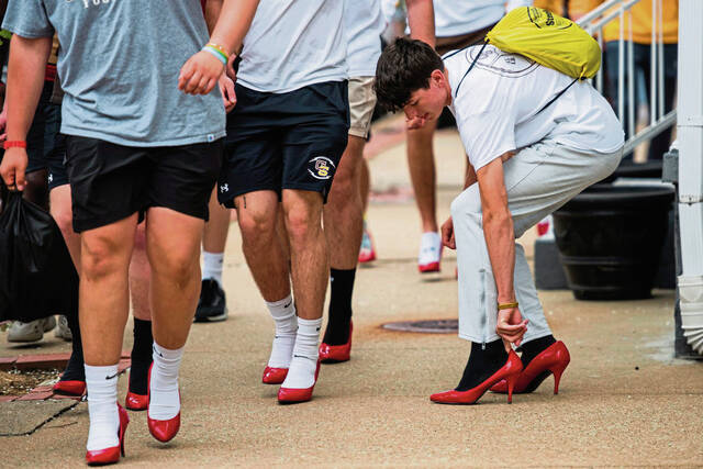 6105473_web1_gtr-WalkInMyShoes6-041623